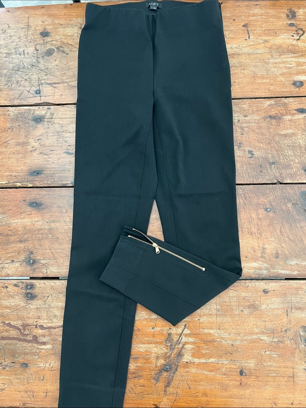 LOFT Black Skinny Ponte Ankle Pants Flat Front with Gold Zips - Size 0